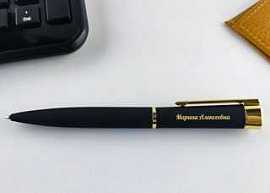 Ручка именная 'Алиса', покрытие soft touch, цвет черный с золотом